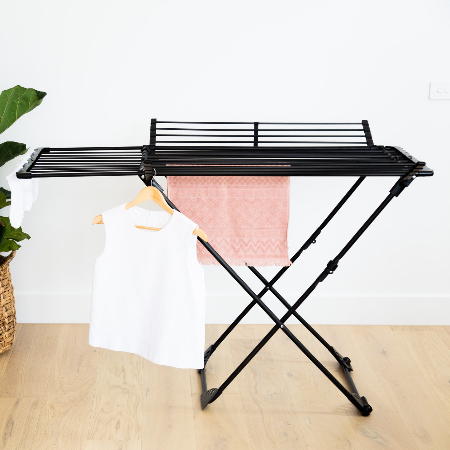 Etendoir à linge Séchoir à linge pliable avec ailes réglables extensibles 27M UMEA Couleur noir en acier inoxydable