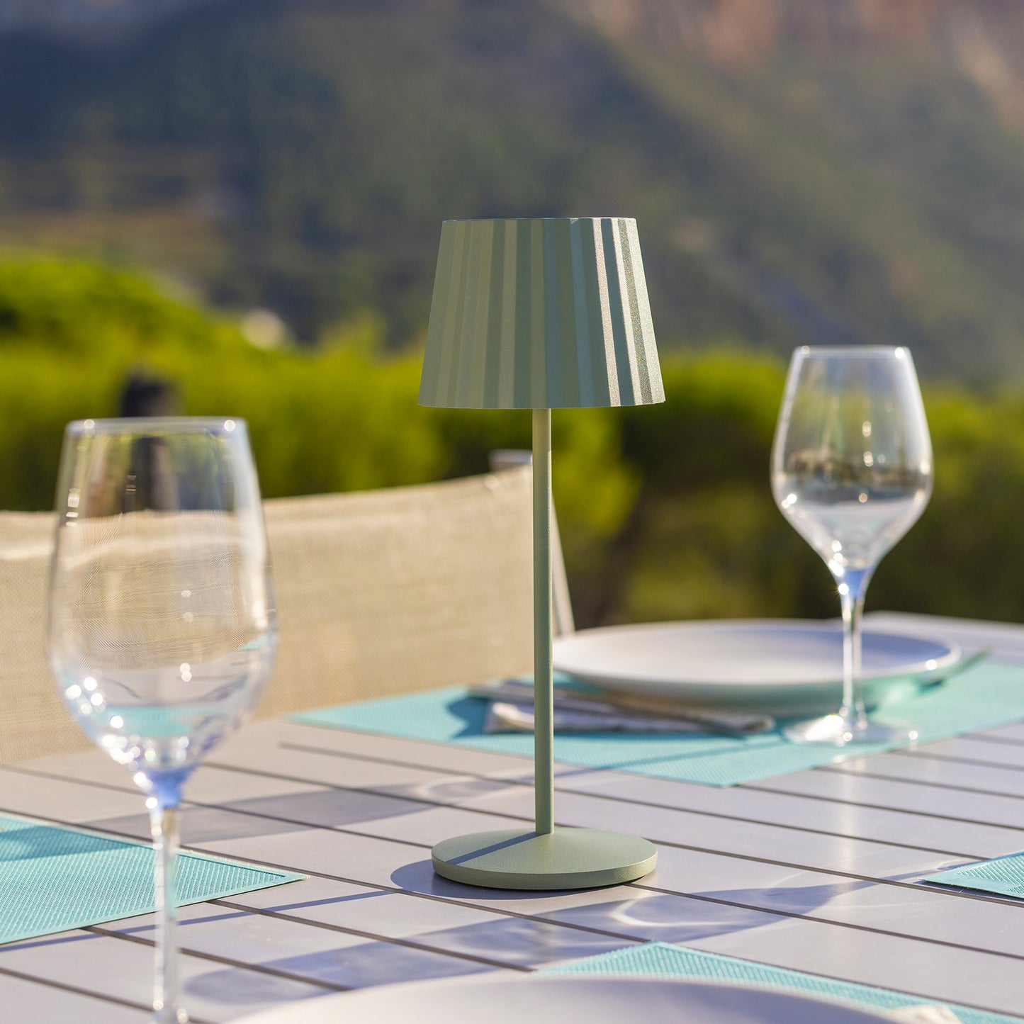 Lampe de table touch sans fil en aluminium vert LED ABBY OLIVE blanc dimmable H29cm