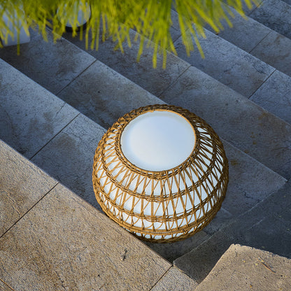 Boule lumineuse sans fil avec coque en poly rotin amovible LED multicolore dimmable BOBBY C40 DRESS ∅40cm avec télécommande et socle à induction