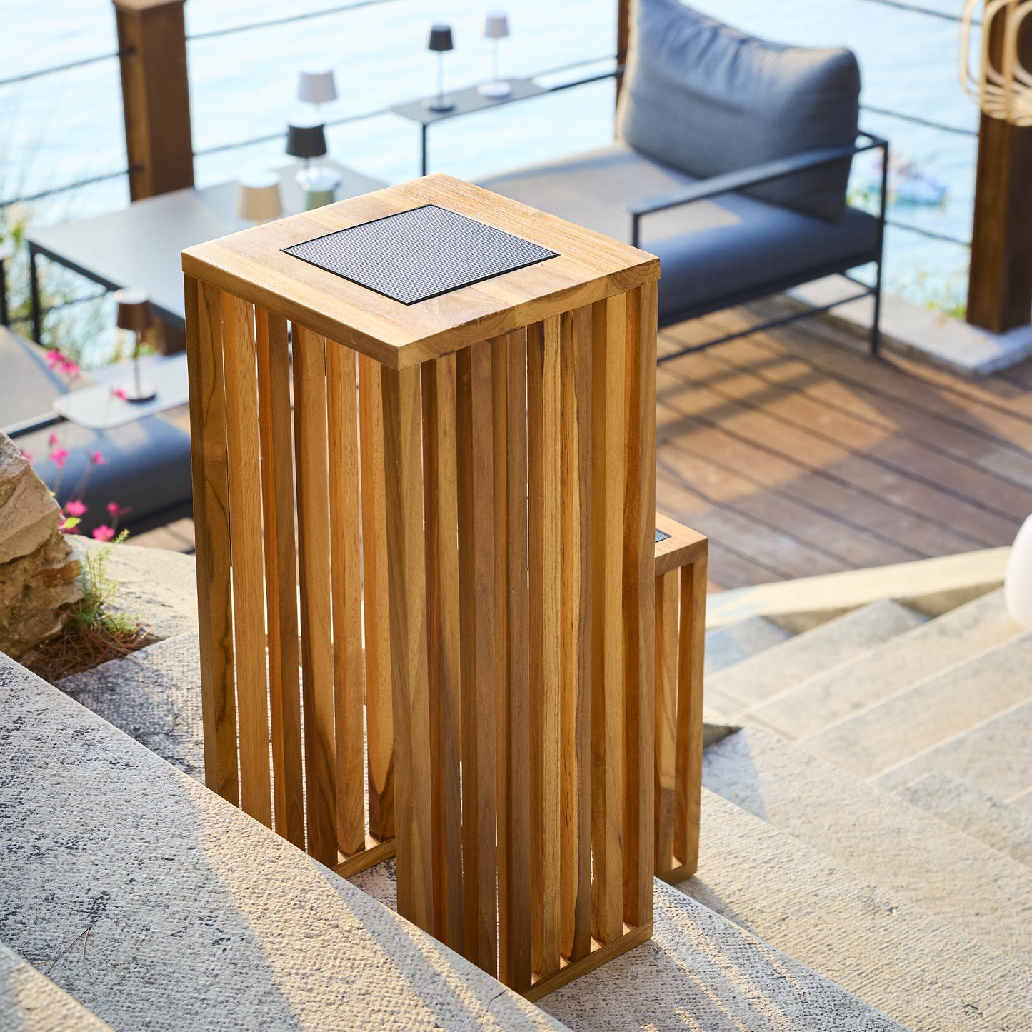 Lanterne solaire décorative LED blanc chaud CHENNAI TALL en bois teck massif H50cm