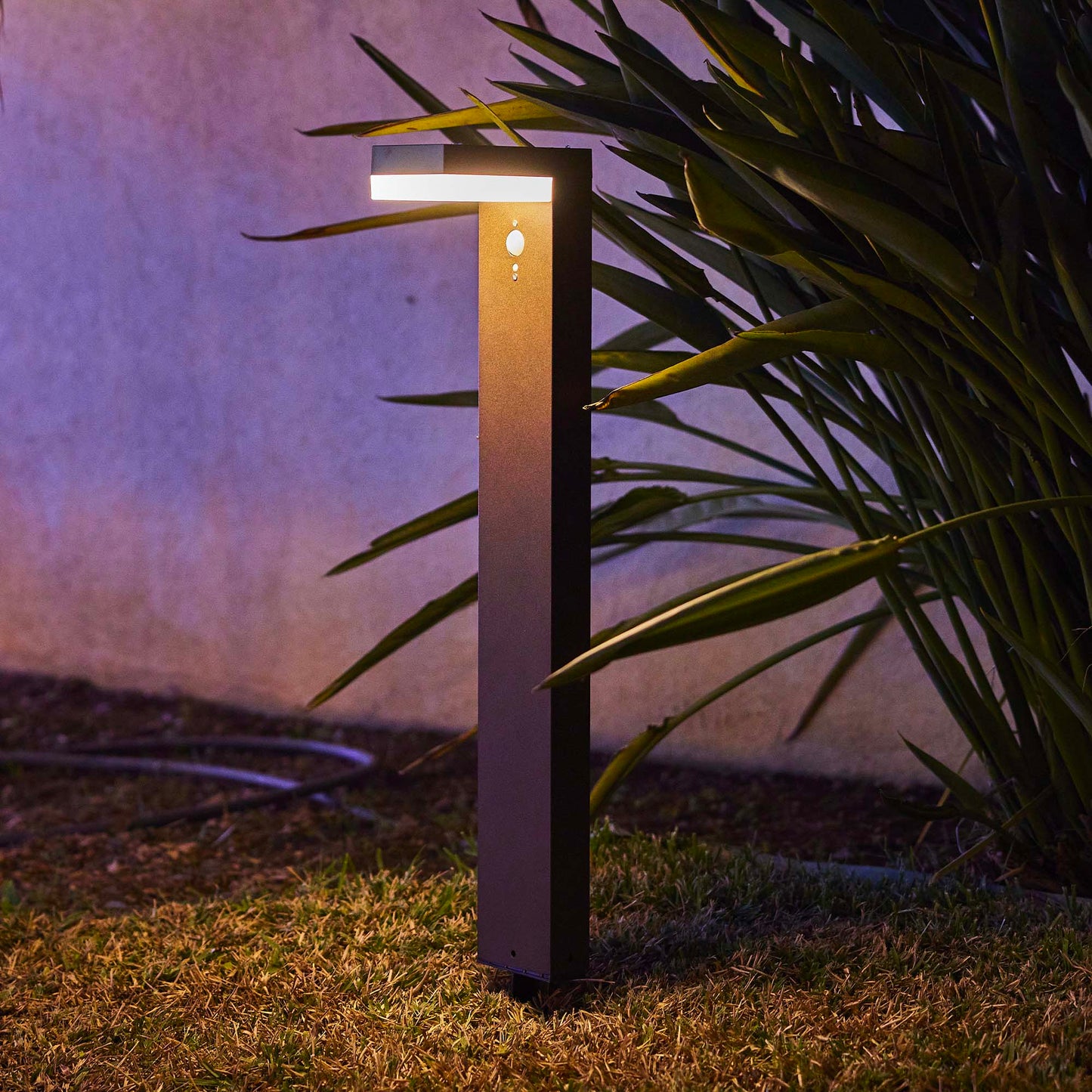 Balise solaire à fixer ou planter LED blanc chaud avec détecteur de mouvement CENOVA TALL H50cm