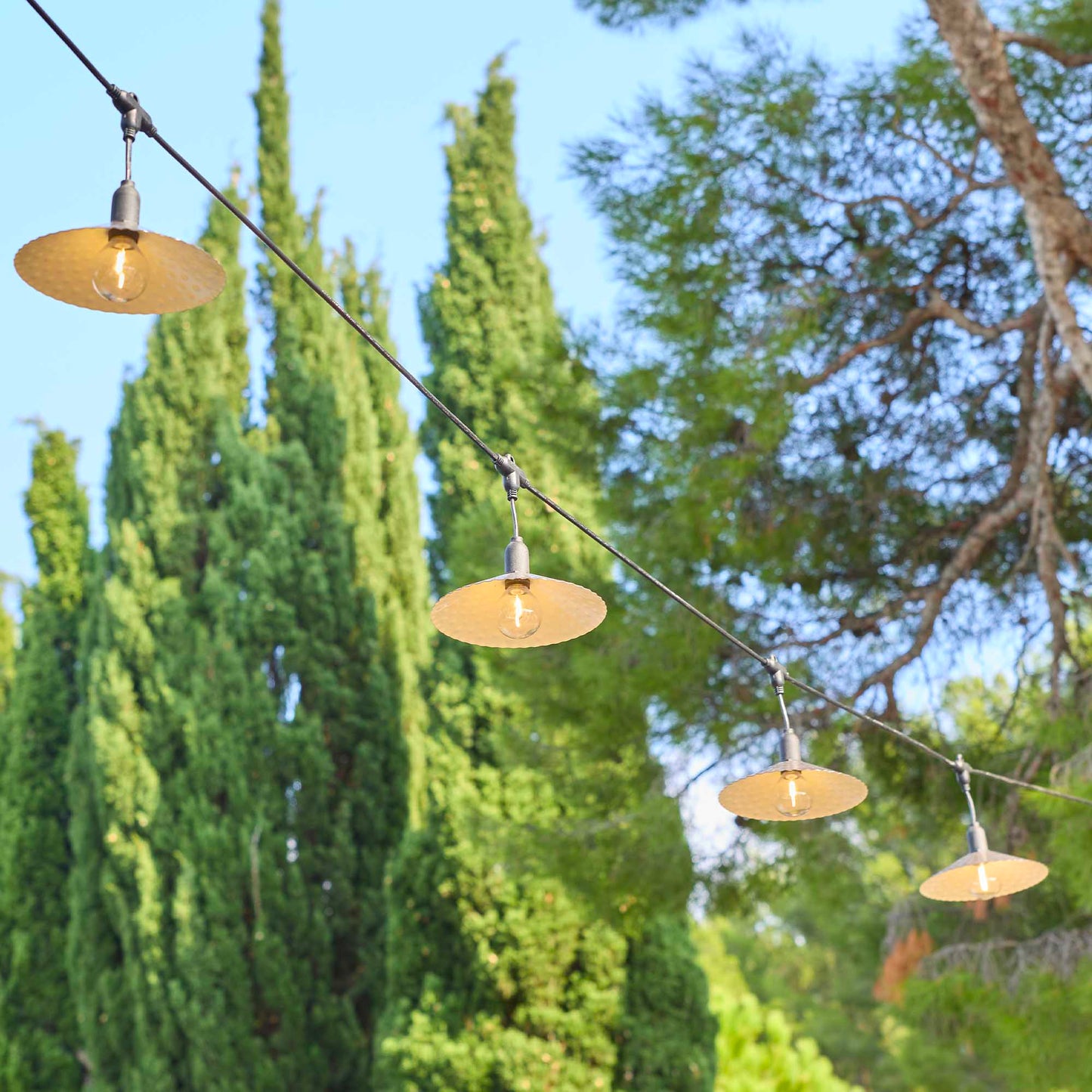 Guirlande lumineuse extérieur 10 abat-jour en acier style vintage MINI VINTY LIGHT HYBRID LED blanc chaud 6m solaire et sur secteur