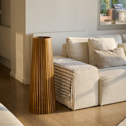 Lampadaire d'extérieur solaire TECKA SMALL en bois teck avec module LED blanc chaud et télécommande H90cm