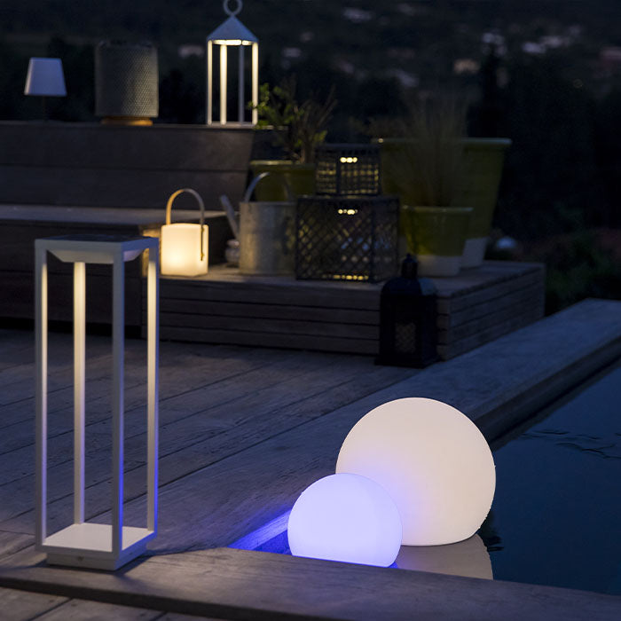 Lanterne sans fil solaire rechargeable en aluminium blanche à poser ou à fixer au mur  LED blanc chaud dimmable BIG HYDRA H52,5cm