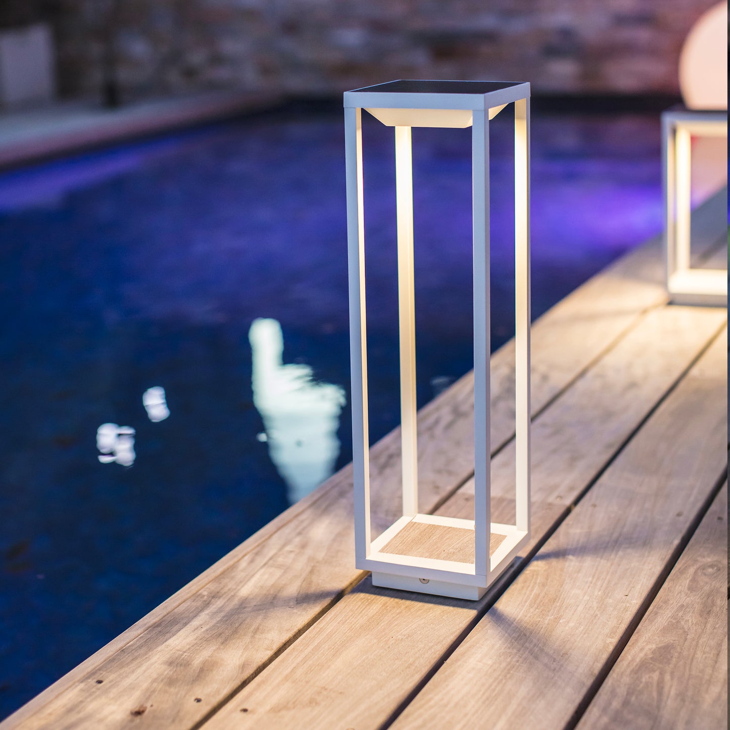 Lanterne sans fil solaire rechargeable en aluminium blanche à poser ou à fixer au mur  LED blanc chaud dimmable BIG HYDRA H52,5cm