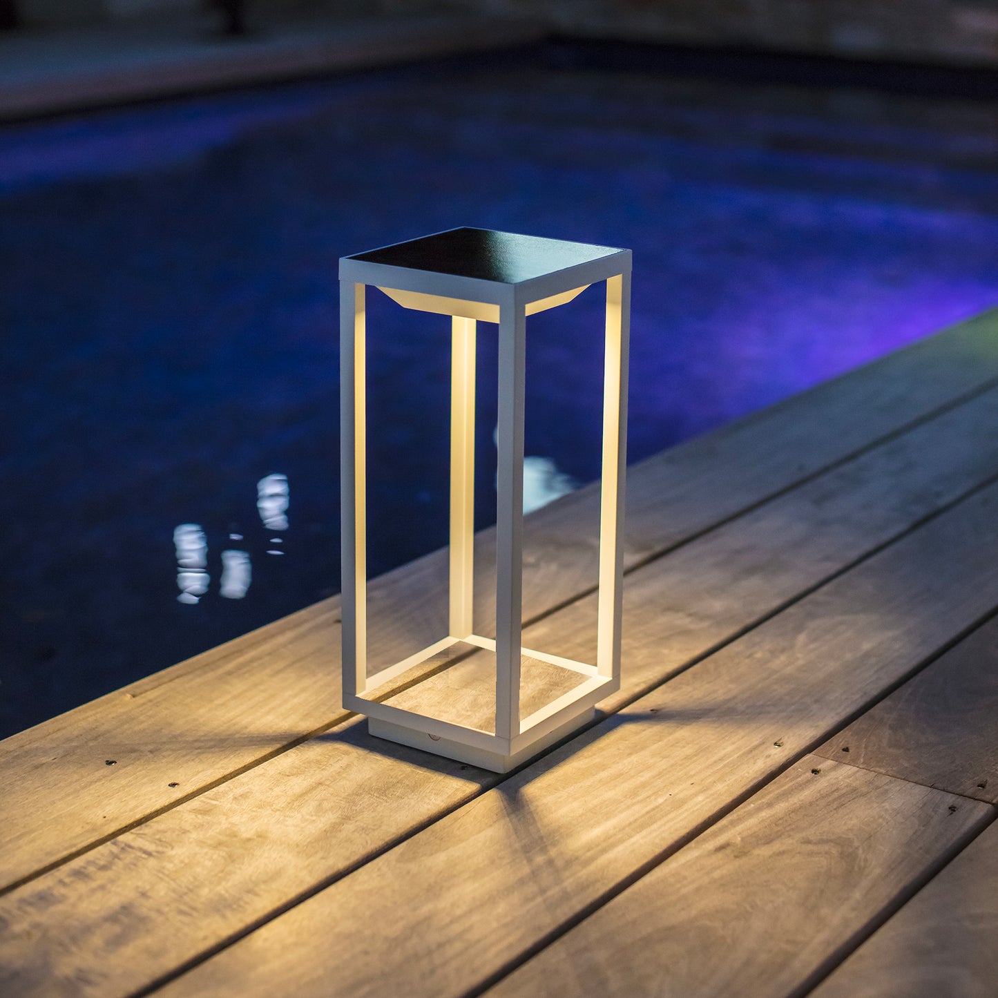 Lanterne sans fil solaire rechargeable à poser ou à fixer au mur en aluminium blanche LED blanc chaud dimmable HYDRA H32,5cm