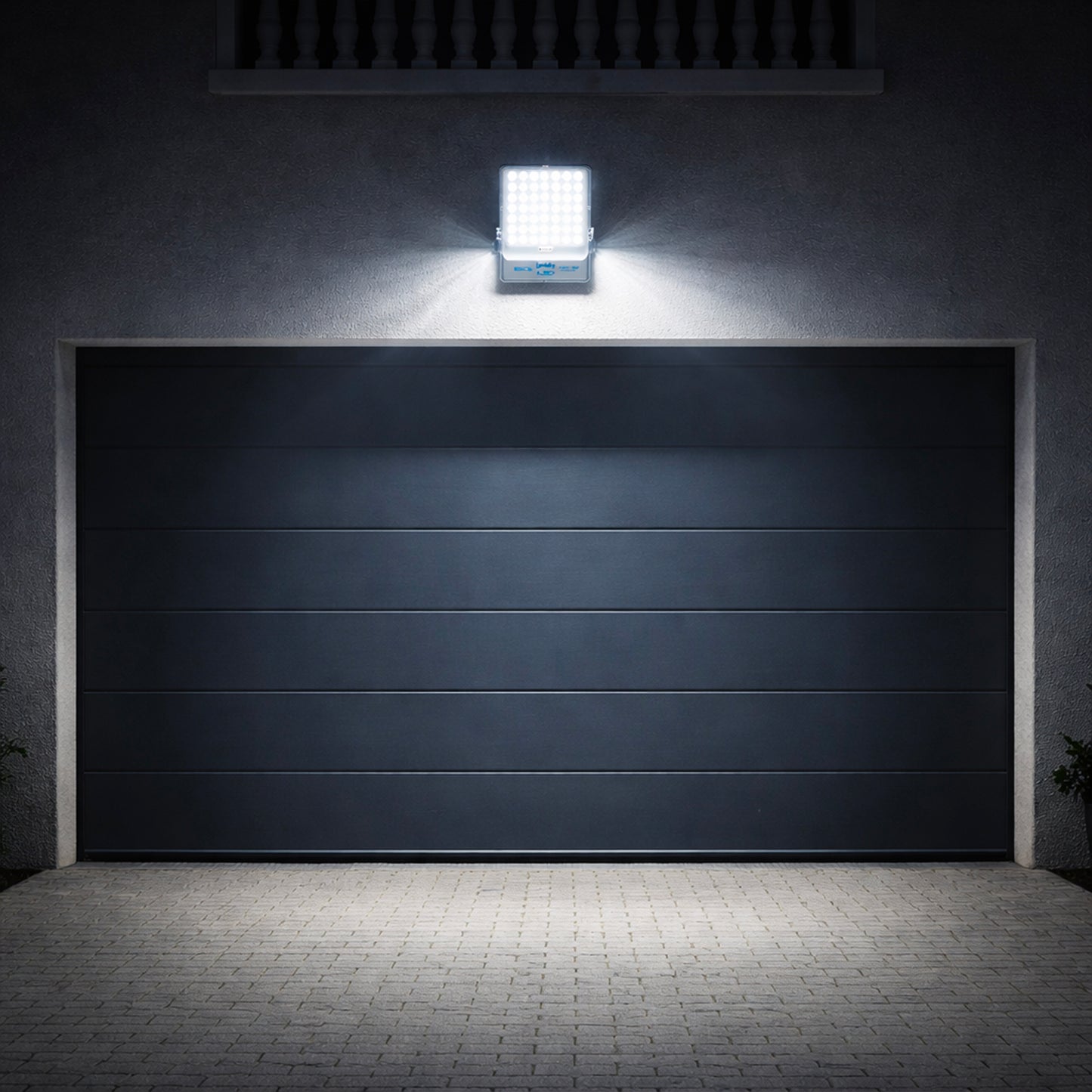 Projecteur solaire éclairage très puissant LED blanc chaud/ froid TITAN avec panneau solaire déporté et télécommande H30.5cm