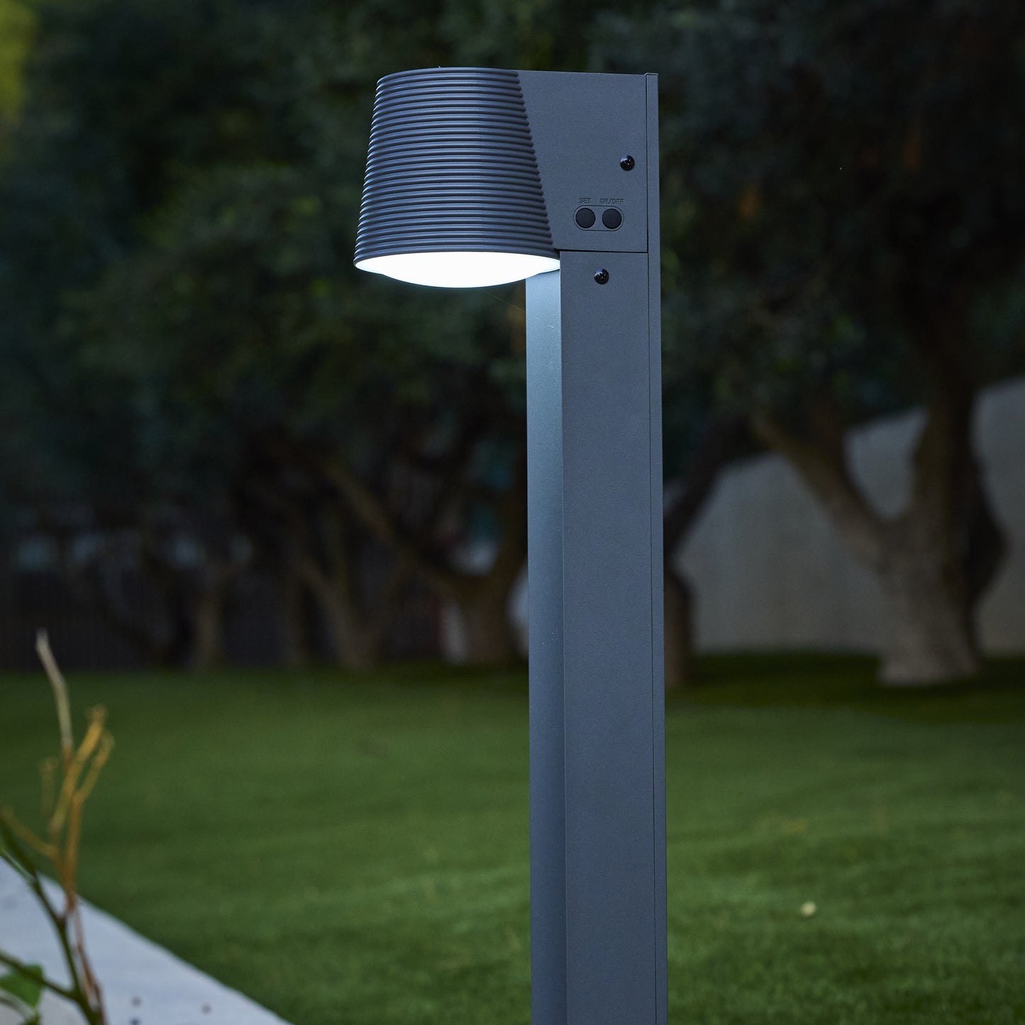 Balise solaire à fixer ou à planter LED blanc chaud/ froid SOLINE TALL H70cm