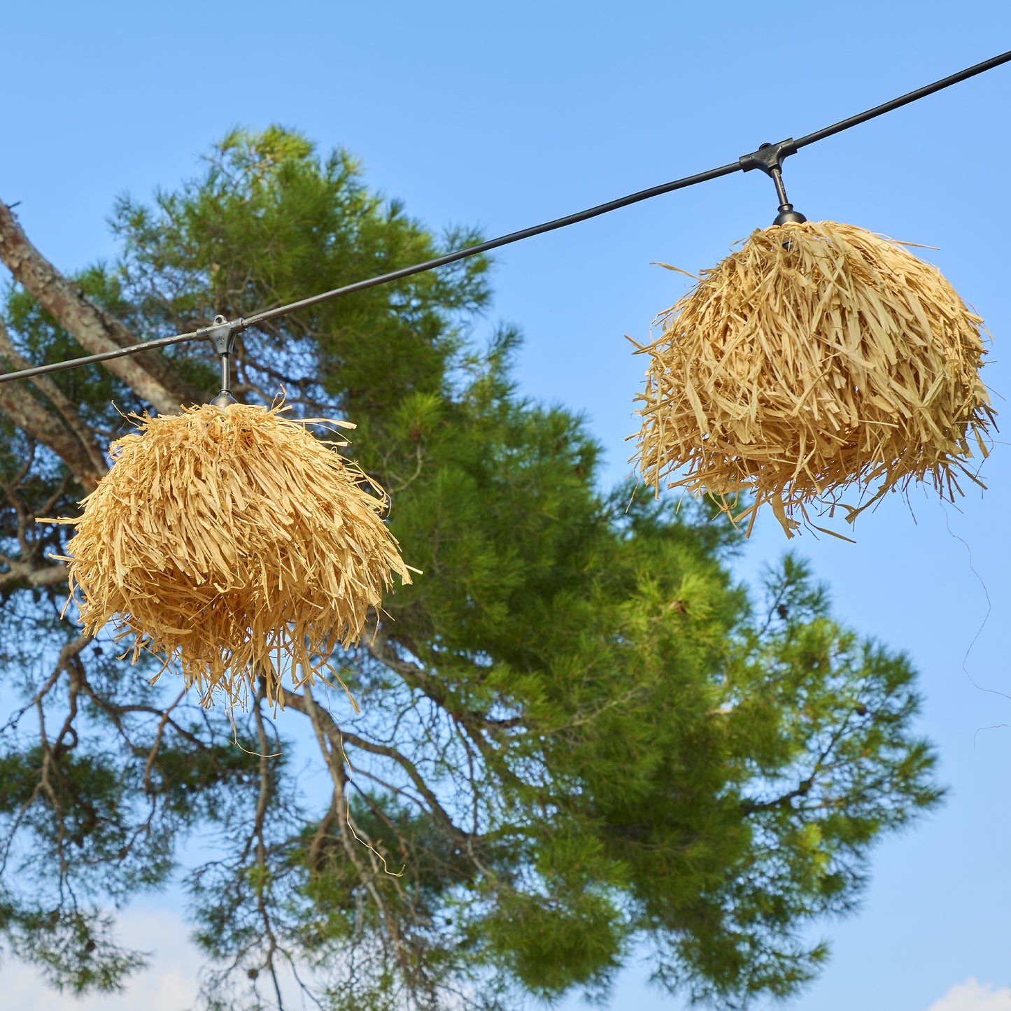 Guirlande lumineuse extérieure raccordable 6m avec 7 ampoules LED filament E27 blanc chaud FRUFRU LIGHT Abat-jour en jute bohème