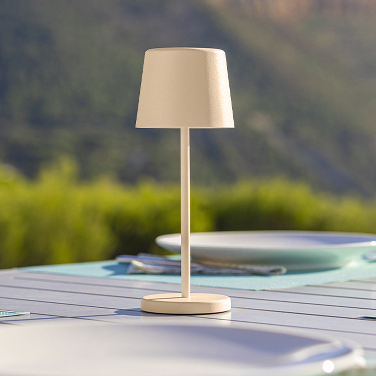 Lot de 6 mini lampes de table touch sans fil en aluminium LED KELLY MINI SAND blanc dimmable H22cm avec plateau de chargement