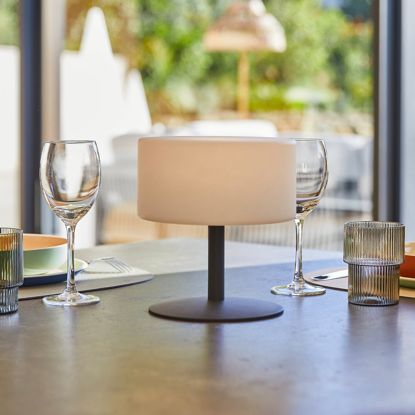 Lampe de table sans fil pied en acier gris LED blanc chaud/blanc dimmable ATLAS Rock H20cm