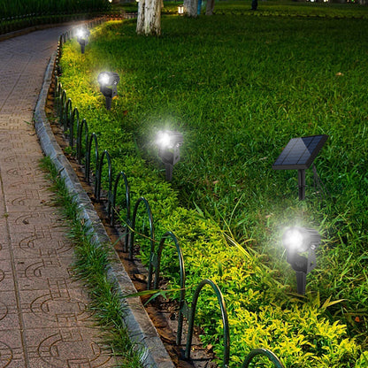 Quatre spots solaires reliés avec panneau solaire déporté 4 en 1 à piquer ou à fixer éclairage puissant LED blanc froid 4x ROUNDY H27 cm